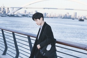 华体会手机在线-拜仁控球占优，短传渗透打穿防区，拜仁全攻全守