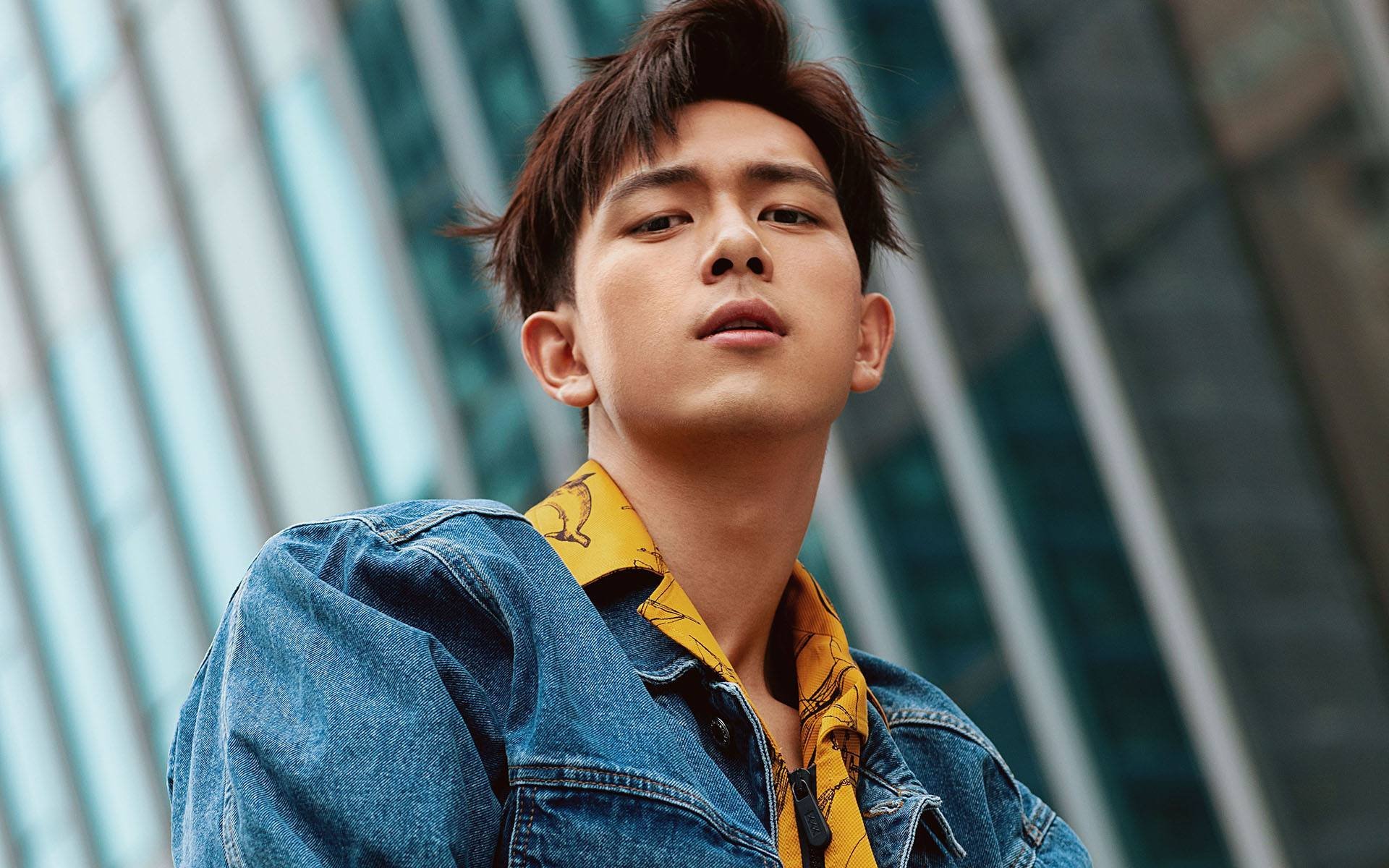 国际足球界推出新比赛规则,增强比赛观赏性和公平性,对于国际足球的赛事比赛球必须有什么标志